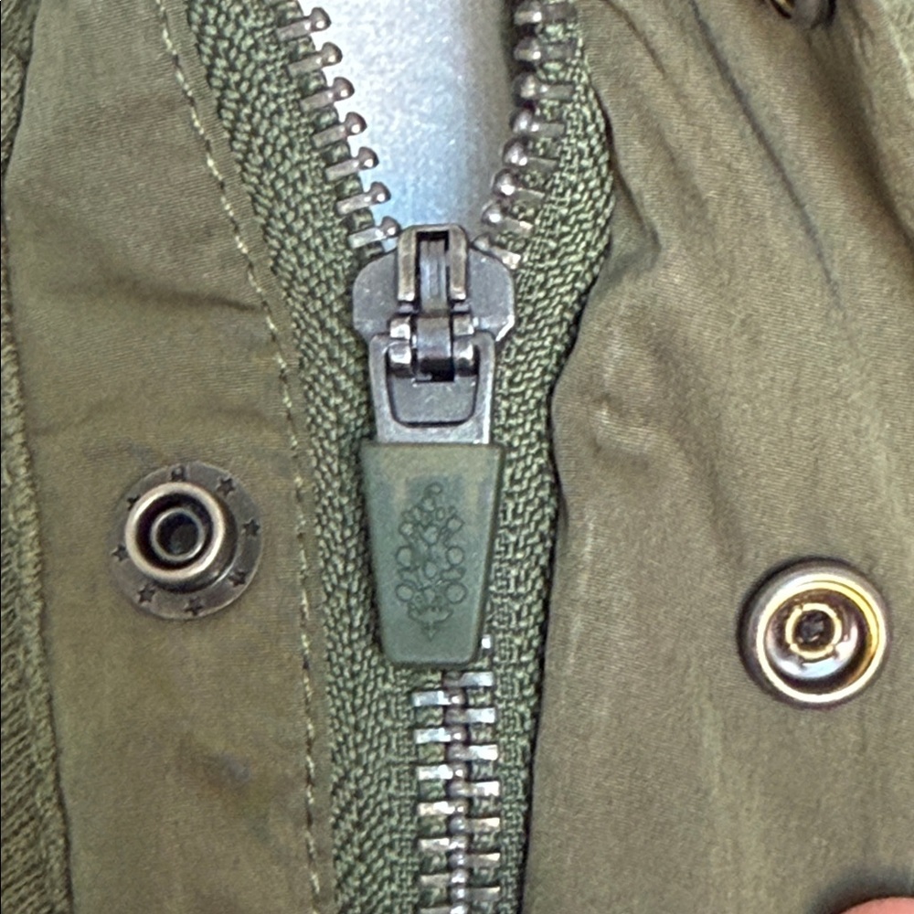 Free People Pick Me Up Poncho Olive Green Quilted Women's Cape Size M Pockets - Picture 5 of 15